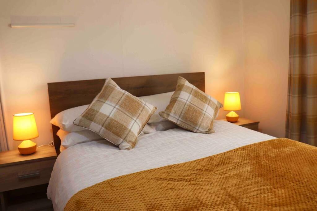 Cheerful 2 Bedroom Residential Home - Free Parking 利兹 外观 照片