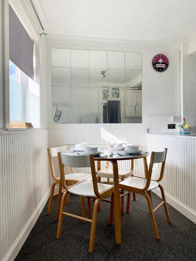Cheerful 2 Bedroom Residential Home - Free Parking 利兹 外观 照片